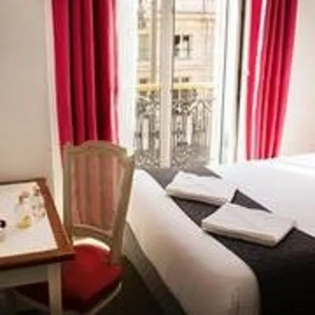フランス ルーヴル 3* パリ