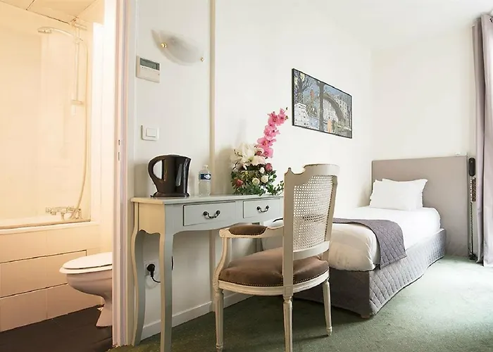 France Louvre 3* Paris