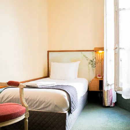 France Louvre Hotel